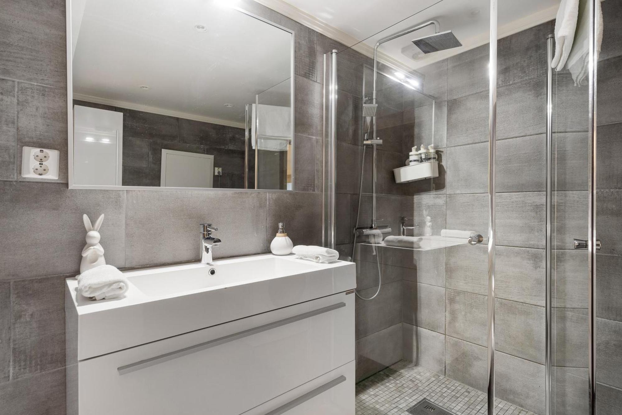 Solsiden Modern Stay: King Beds, Private Entry Trondheim Esterno foto